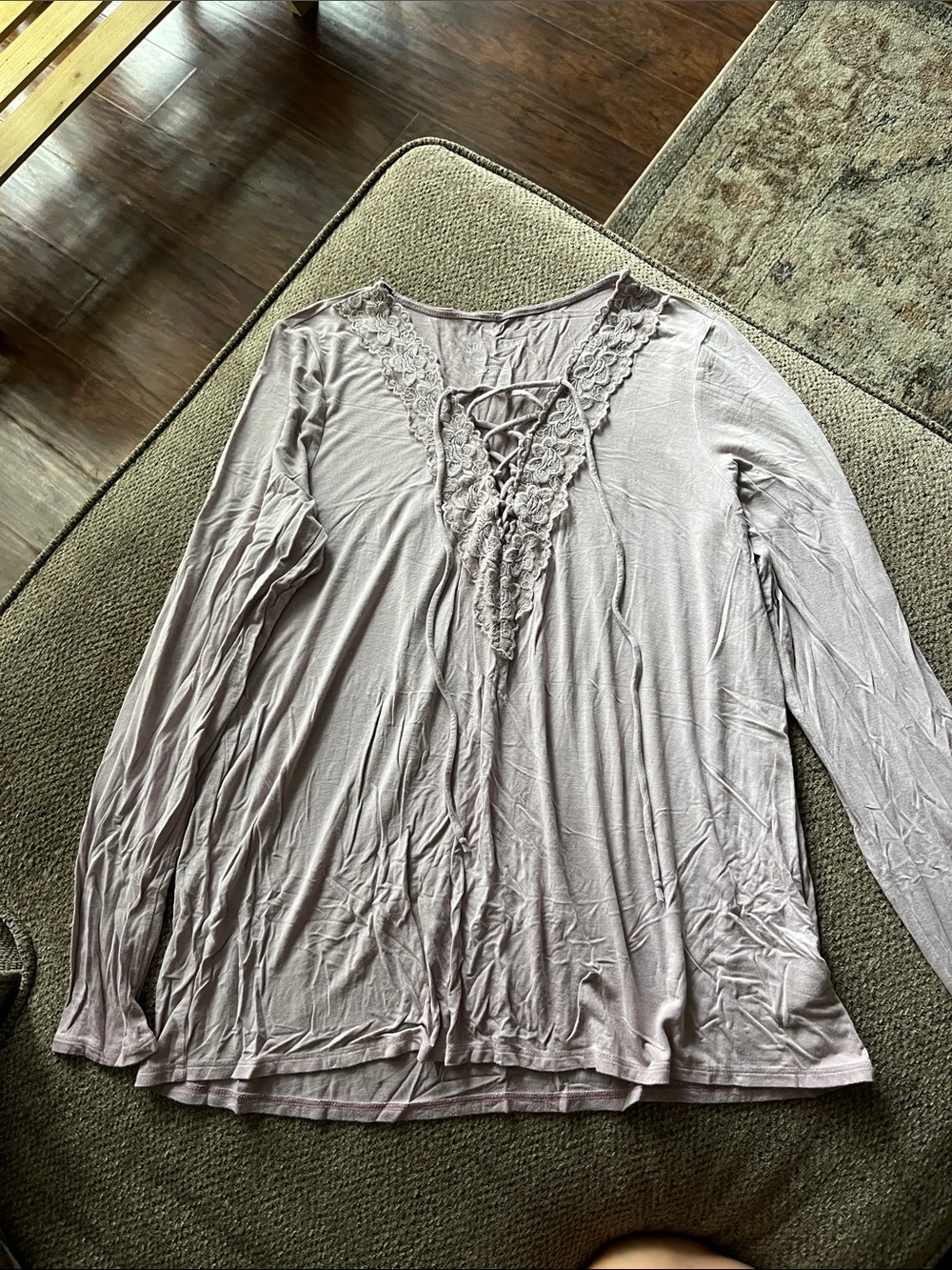 American Eagle Outfitters Lace-Up V-Neck Long Sleeve Top in Light Mauve